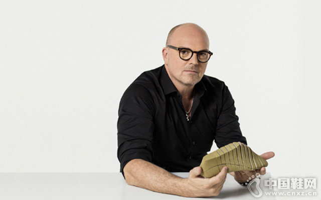 �Ϳ˹�˾ȫ����Ƹ��ܲ�Լ��������( John Hoke )