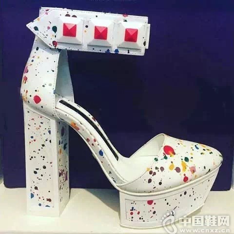 ���ϻ���Ӧ����Ь