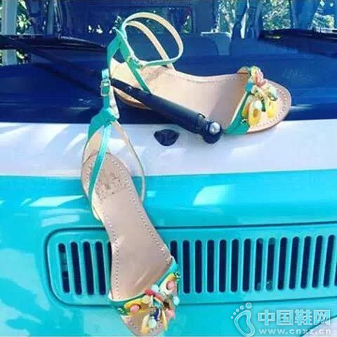 ���ϻ���Ӧ����Ь