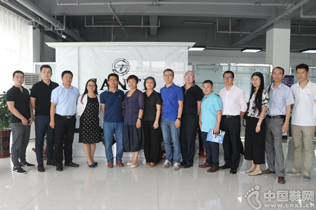 �¾�ҵ����ר�����Ա