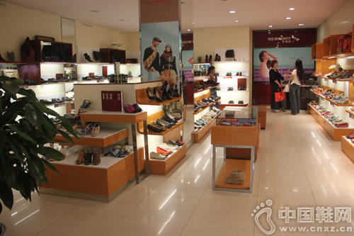 ������ר����