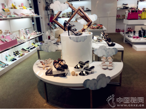 ����ūŮЬƷ��