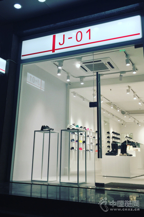 J-01 �Ϻ�ȫ�¸����