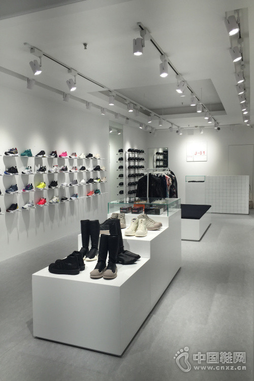 J-01 �Ϻ�ȫ�¸����