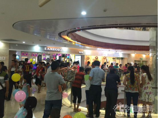 ����ūŮװ����ȼ���＾�г�