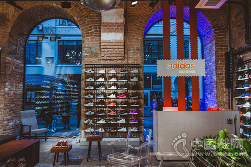 adidasĪ˹���׼��콢��