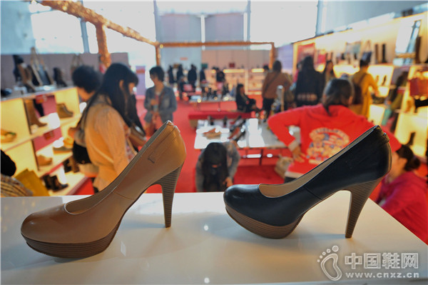 Ь�ײ��ý����ݶ�ŮЬ��������ı��չ