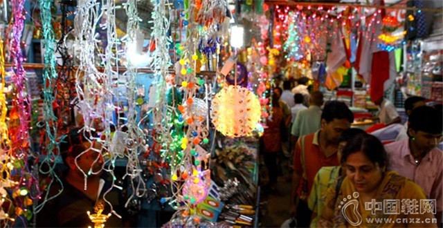 ���ݼ��ڣ�ӡ�ȱ��������й���Ʒ�˶�