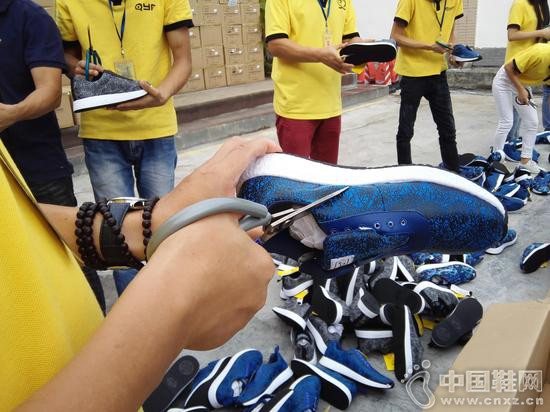 ��ݸЬ�����ټ�ֵ140��Ь