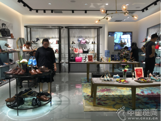 ���ݵ���ūƷ��Ь��ȫ������꿪ҵ