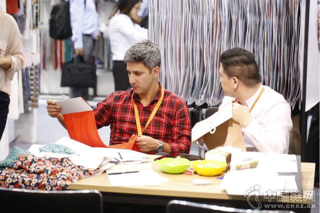 ���ų�����ʯʨһ������3000����������