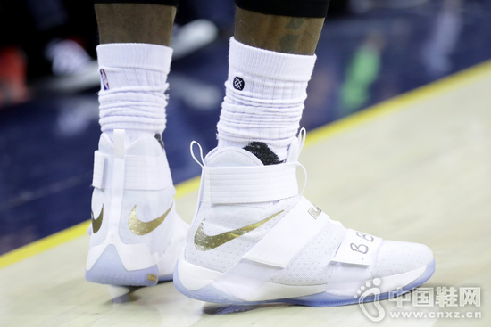 LBJ������Ьս�� ����սѥ����