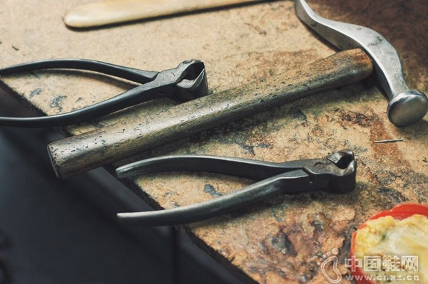 �й���Ь����һ����ֻΪ����һ˫Ь