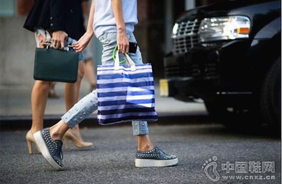 ϲ�������Ь����������Ь�ӵ�Ů��