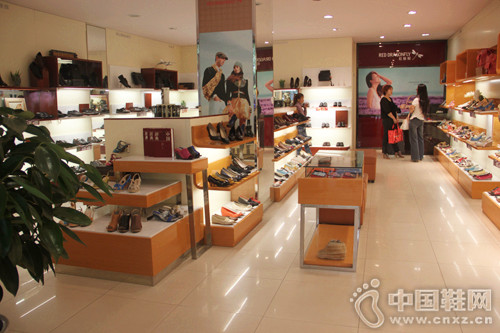 ������ר����