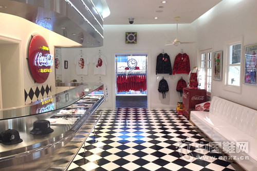 A Bathing Ape x Coca-Cola ����ϵ���ڼ��޶���