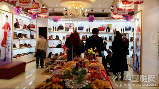 ŷά˼����ŮЬ