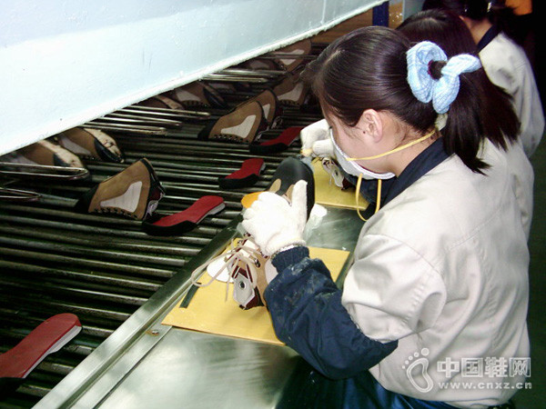 ����͢��Ь��ҵ�������½����������ս