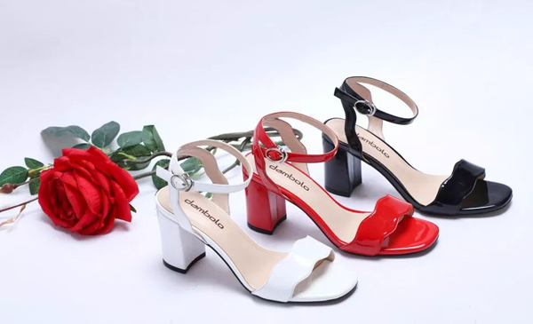 ����ū��ŮЬ