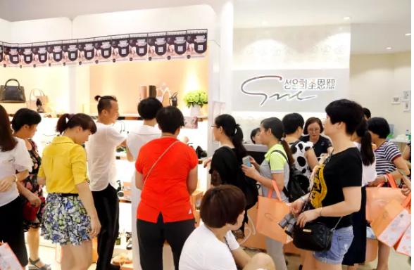 ʥ����ŮЬר����