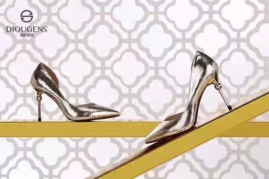 ���˵�ŷĦ��ŮЬ�������Զ�򲻰ܵĲ���