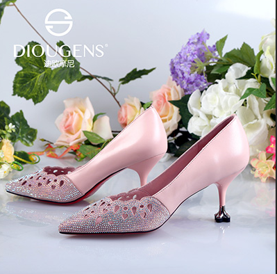 �뿪��ʱ��ŮЬ����ôѡ��Ʒ��?ѡŮЬƷ��Ҫע��ʲô��ŷĦ��ʵʱ����