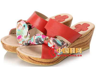 �������¿�ŮЬ���� ʱ�аٴ��ɫ�ʲ�����¸�Ů����