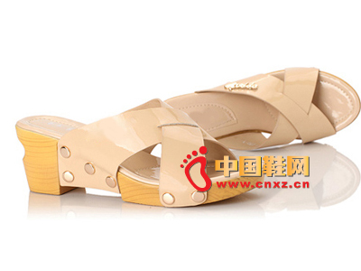 �������¿�ŮЬ���� ʱ�аٴ��ɫ��ˮ̨����и�Ů����