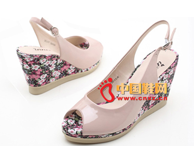 �������¿�ŮЬ���� ʱ�з�ɫ��ˮ̨ϵ���黨�¸�Ů��Ь