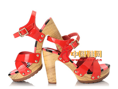 �������¿�ŮЬ���� ʱ�о����í����ɫϵ�۳��߸�Ů��Ь