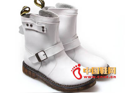 �������¿�ŮЬ���� ʱ�о�����ɫϵ�����е͸�Ů��ѥ