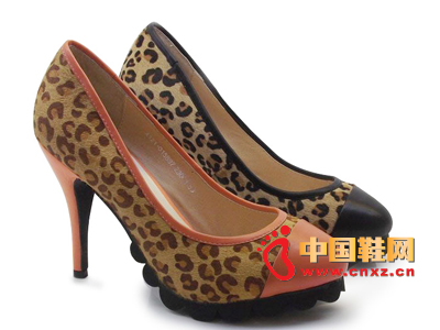 ����2013�����¿�ŮЬ���� ʱ�аٴ��ˮ̨��ͷ���Ƴ��߸�Ů��Ь