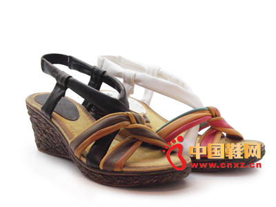 ����2013�����¿�ŮЬ���� ʱ�����аٴ�ƴɫŮ��Ь