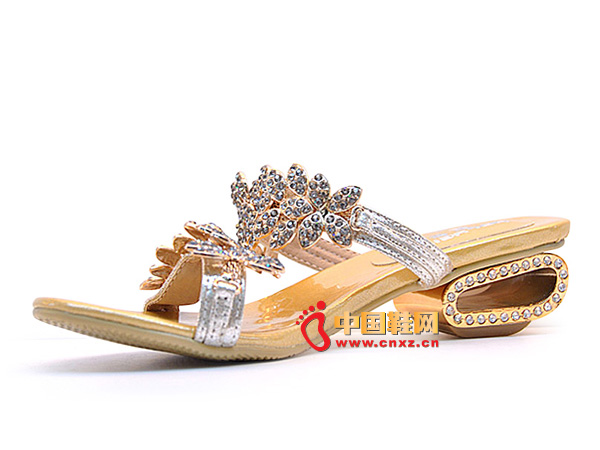 ����������ɫ����Ůʿ�ر��ļ���Ь87957