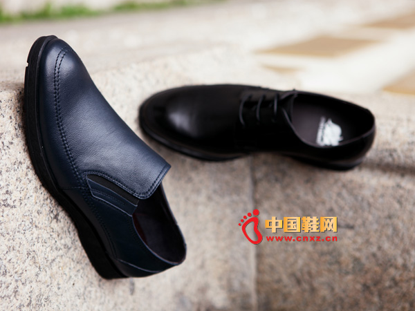 sevenkangaroo��˹���𣩺�ɫ�׽ŷ�����ʿ����ƤЬ5333