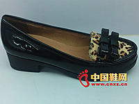 �＾ʱ��ŮЬ���¿�ʱ�к�ɫ���ƺ����������и�Ů��Ь