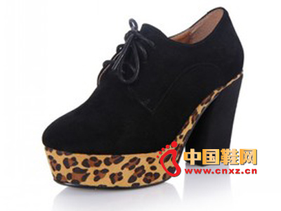 �＾ʱ��ŮЬ���¿�ʱ�б��Ʒ�ˮ̨��ɫϵ���߸�ŮЬ