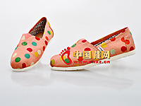 ����ɿ�2013�¿����е��Ůʿ��Ь���� ��ɫ