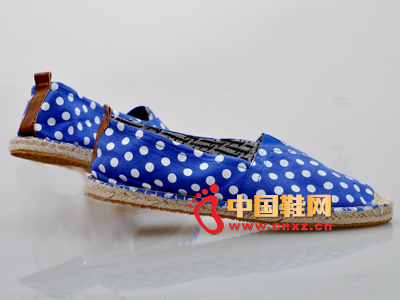 ����ɿ�2013�¿����е�㲼Ь���� ��ɫ