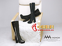 AAAʱ�з�ˮ̨�����߸���ͲŮѥ