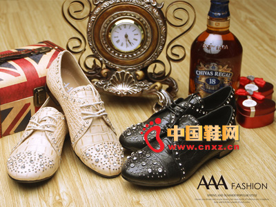 AAAʱ������ϵ������ŮʿƤЬ