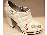 �����ζ�2013�ﶬ��ʱ��ŮЬ���� �¿�߸�Ůѥ