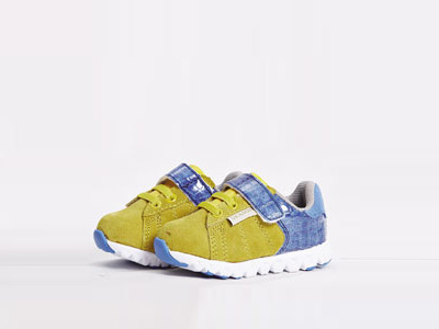 �ļ��ܻ�ɫħ���۶�ͯʱ�ж��������˶�Ь�¿�����