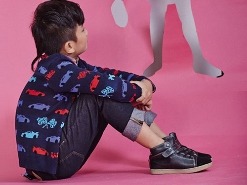 �ļ��ܺ�ɫħ������ͯ����ƤЬ�¿�����