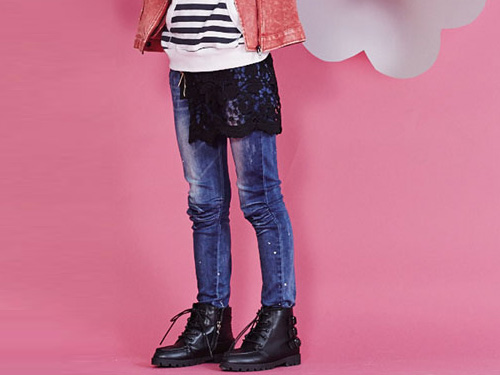 �ļ��ܺ�ɫŮͯϵ������ʱ�ж�ѥ�¿�����