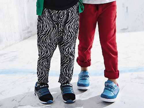 �ļ�����ɫħ����Ůͯ�����˶�Ь�¿�����