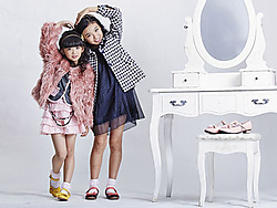 �ļ��ܻ�ɫϵ��Ůͯ����Ь�¿�����