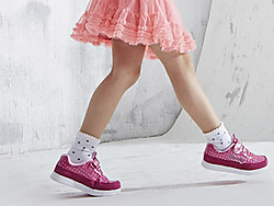 �ļ���ö��ɫϵ�������˶�Ь�¿�����