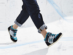 �ļ�����ɫϵ�������˶�Ь�¿�����