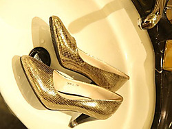 ����ūʱ�и߸�ŮЬ���ɶ�ҹ����ŭ��